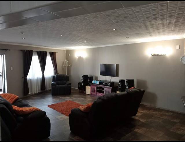 4 BEDROOM HOUSE FOR SALE IN VAN DYK PARK